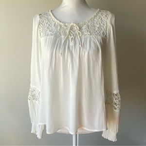 Hollister Shirt Womens Medium Ivory Eyelet Crocheted Design Tie Front EUC